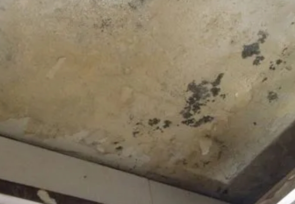 咸阳市阳台漏水维修公司分享下咸阳市卫生间渗水维修需要注意哪些问题。